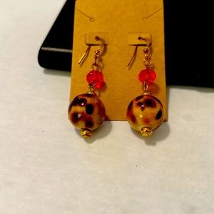 Dangling gold tone drop earrings